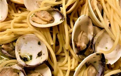 Lemon Garlic Linguine with Clams